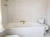 Badezimmer mit Badewanne 1.OG - 