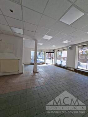 Schaufenster - 4 Zimmer Gewerbeobjekt (Büro, Produktion, Verkauf) zur Miete in Offenbach