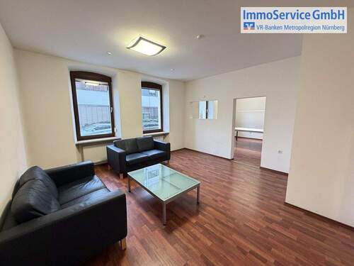 Wohnzimmer - Gepflegte 4,5-Zimmer-Erdgeschosswohnung in zentraler Lage