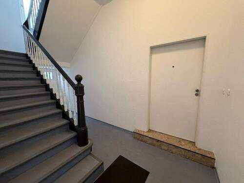 Wohnungseingang - 4 Zimmer Etagenwohnung zum Kaufen in Nürnberg