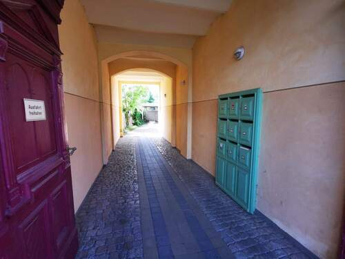 Haupteingang - 3 Zimmer Etagenwohnung zum Kaufen in Radebeul