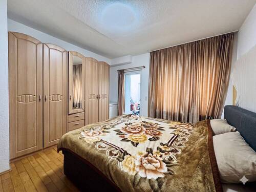 Schlafzimmer mit Balkon - 