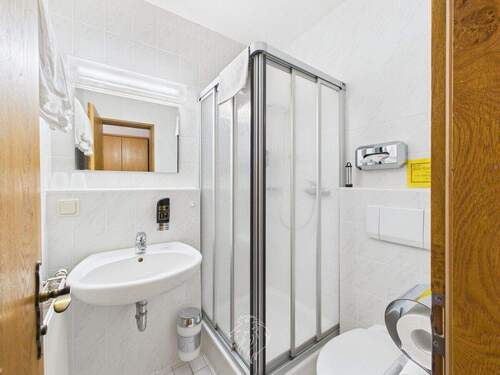 Badezimmer mit Dusch - 