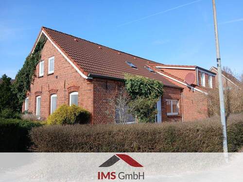 IMSGmbH005 - Provisionsfrei! Zweifamilienhaus auf großzügigem Grundstück in Leer-Loga zu verkaufen