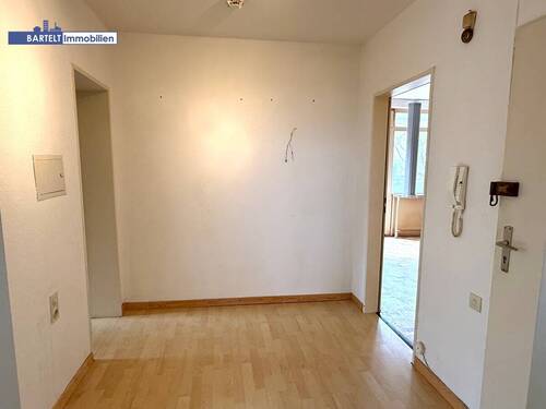 Flur - 2 Zimmer Etagenwohnung zum Kaufen in Hannover / Ricklingen