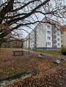 Zio 70 Aussenansicht - Ruhige 2 Zimmer Erdgeschosswohnung mit Dusche und Balkon ab 15. Juni 2026