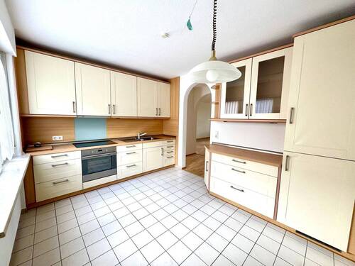 Einbauküche - KL-West - Renovierte 3-Zimmerwohnung mit Einbauküche und zwei Balkonen