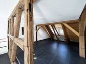 Bild 1 - Eleganz im Altbau: Frisch renovierte Traumwohnung