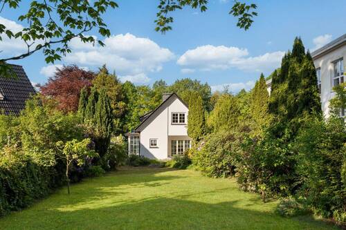 Außenansicht mit Garten - Gemütliches Einfamilienhaus in Iserbrook