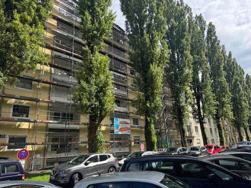 Wohnanlage von außen - 2 Zimmer Etagenwohnung zum Kaufen in München