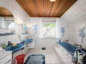 geräumigs Bad mit Badewanne... - 