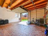 Doppelgarage mit elektrischen Toren - 