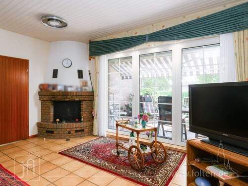 ...mit Kamin und Zugang zur Terrasse - Einfamilienhaus mit 217,40 m² in Jemgum zum Kaufen