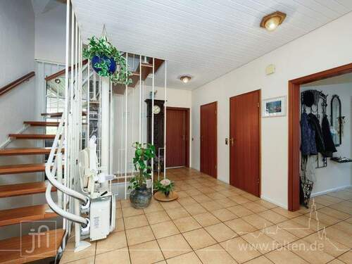 Flur und Treppenhaus - 