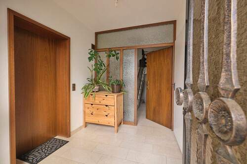 Eingang - Einfamilienhaus mit 212,00 m² in Baden-Baden zum Kaufen