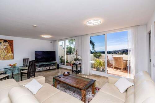 Salon - 4 Zimmer Etagenwohnung zum Kaufen in Benahavís