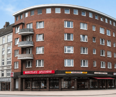 Ansicht außen - 3,5-Zimmer-Wohnung direkt am Winterhuder Markt mit Balkon und Entwicklungspotential