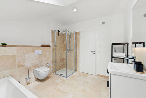 DG helles Badezimmer - 