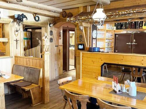 Gaststube mit Theke - 