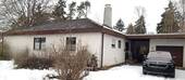 Aussen mit Garage - 9 Zimmer Bungalow zum Kaufen in Laaber-Waldetzenberg