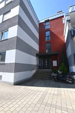 Hauseingang außen - 3 Zimmer Etagenwohnung zum Kaufen in Ravensburg