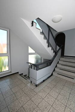 gepflegtes Treppenhaus - 