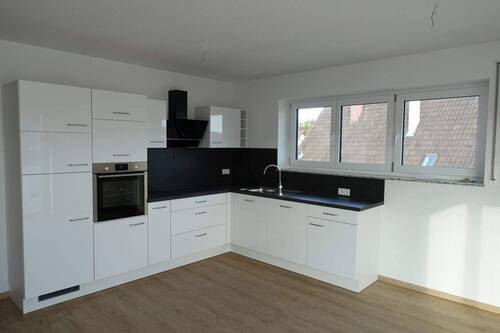 Wohn-/Esszimmer mit Balkon - 4 Zimmer Etagenwohnung zur Miete in Hohentengen