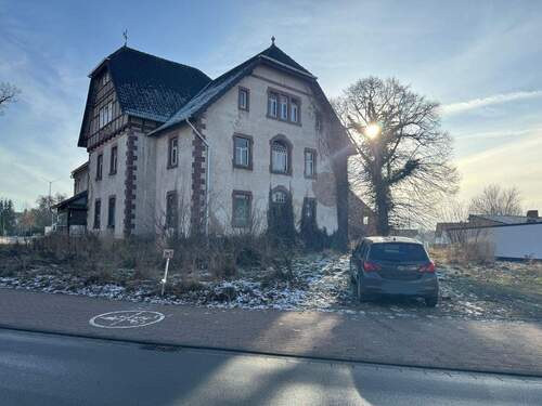 Bild 1 - Herrenhaus mit weiteren Grundstücken zur Projektentwicklung