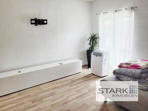 Wohnzimmer 2.jpg - Gepflegte 3 Zi-Wohnung in ruhiger Randlage mit Nähe zur Natur in Poppenhausen! Pelletheizung vorhanden!