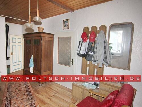 Flur - Einfamilienhaus mit 240,00 m² in Harth-Pöllnitz zum Kaufen