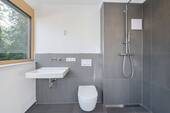 Bad mit Dusche - 