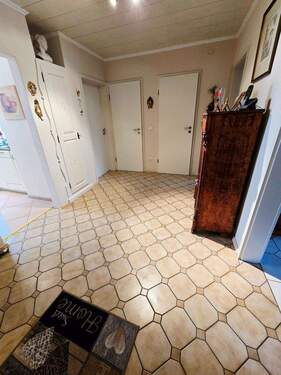 Flur, vom Flur aus kommen Sie in alle Zimmer - 