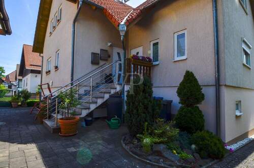 Treppenaufgang - Mehrfamilienhaus, Wohnhaus mit 267,00 m&sup2; in Zella-Mehlis OT Benshausen zum Kaufen