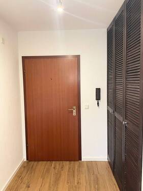 Eingang 1 - 