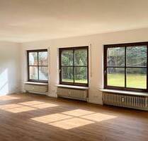 2-Zimmer-EG-Wohnung mit Terrasse, Garten, Einbauküche, Kellerraum und Waschraum - Erlangen