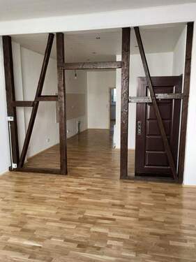 Bild 1 - Dringend! Erdgeschosswohnung - bezugsfrei. Parkplatz!