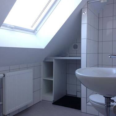 Vorderhaus-DG: Badezimmer - 