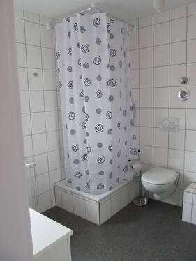 Vorderhaus-OG: Bad - 