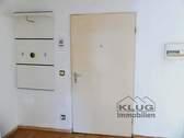 Diele mit Garderobe u. Wohnung - 