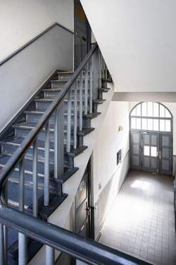 Treppenhaus - Etagenwohnung mit 91,90 m&sup2; in Berlin zum Kaufen