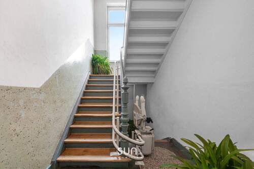 Treppenhaus mit Sessesllift - 