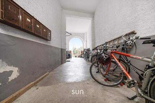 Innenhof m. Fahrrad-Abstellmöglichkeiten - 