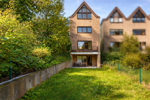 Dreigeschossiges Stadthaus in der Sonne - 6 Zimmer Reihenmittelhaus zum Kaufen in Köln