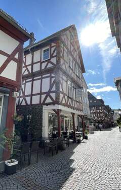 Bild 2 - 5 Zimmer Mehrfamilienhaus, Wohnhaus zum Kaufen in Dillenburg