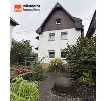 Ein Zweifamilienhaus zum Wohlfühlen, mit großem Garten und Garage in Unkel