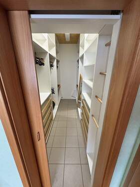 begehbarer Kleiderschrank EG - 
