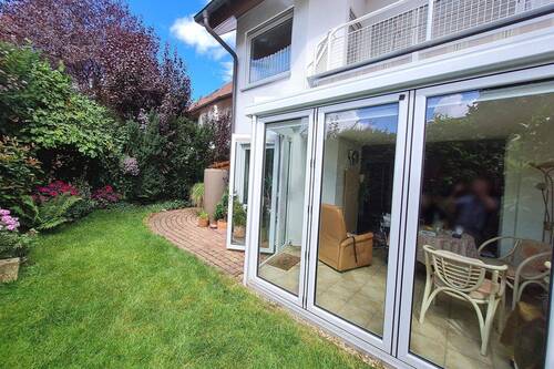 Außen SW-Seite mit Wintergarten - 