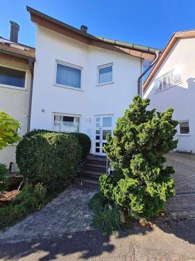 Eingang Haustüre - 6 Zimmer Doppelhaushälfte zum Kaufen in Schorndorf