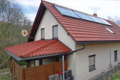 Straßenansicht mit Überdachten Hauseingangsbereich - Einfamilienhaus mit 139,00 m² in Steinbach-Hallenberg zum Kaufen