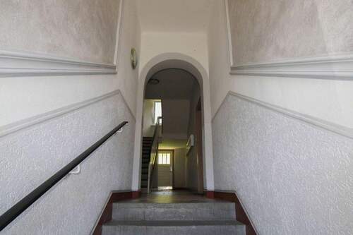 Treppenaufgang - 2 Zimmer Mehrfamilienhaus, Wohnhaus zum Kaufen in Wuppertal